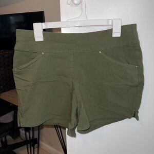 I.N.C. International Concepts Women's green Mid-Rise Pull-On Shorts Size 14